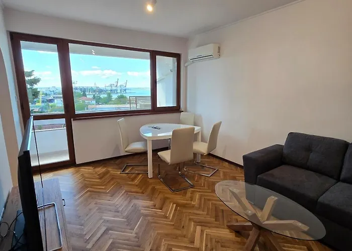 Super Lovely Apartamento Burgas