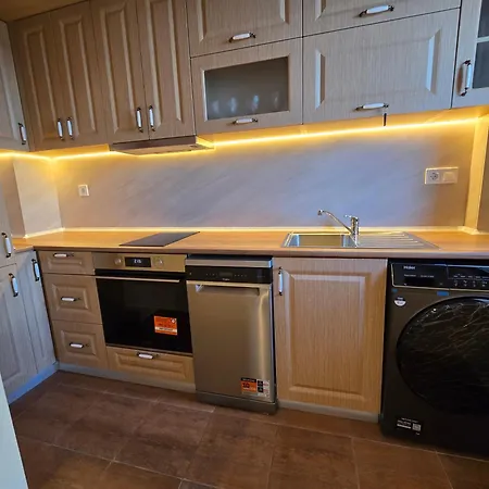 Super Lovely * Μπουργκάς